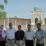 Делегация российских мусульман у комплекса им. аль-Бухари