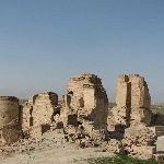 Развалины мечети Анау в пустыне