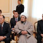 Верховный муфтий Кыргызстана Чубак ажы Жалилов (в центре)