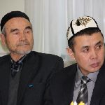 Глава совета улемов Кимсанбай ажы Абдурахманов (слева) и ректор Кыргызского исламского университета, советник президента КР Абдышукур Нарматов